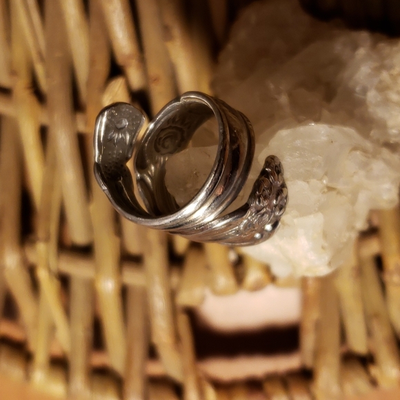 Handcrafted Gothic Spiral Vintage Spoon Ring sz 8 - Picture 4 of 6